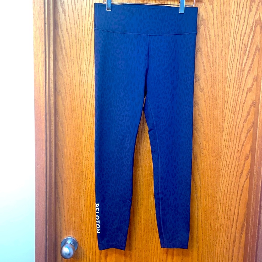 Cute leopard print Peloton leggings!